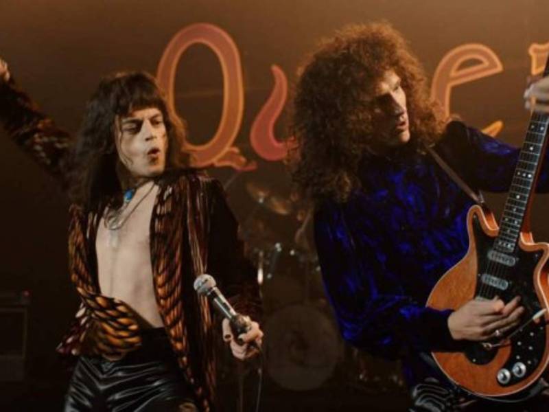 Se borraron las escenas románticas entre hombres, como el beso entre Mercury y su asistente personal.