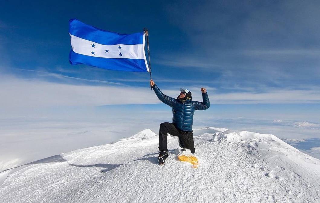 Ha escalado el Aconcagua en Mendoza, Argentina, monte Denali en Alaska, monte Kilimanjaro en Tanzania, África y el monte Elbrús en Kabardino, Russia.