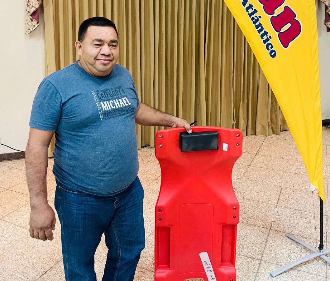 Los clientes durante la capacitación participan en diferentes sorteos.