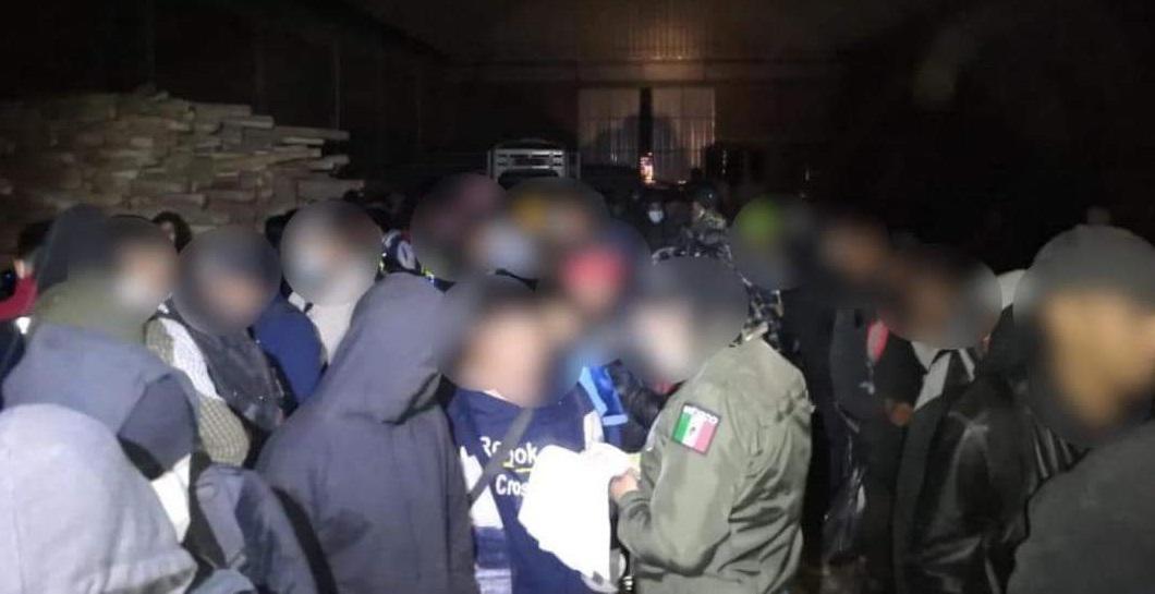 Rescatan a 225 migrantes encerrados en bodega en céntrico Estado de México