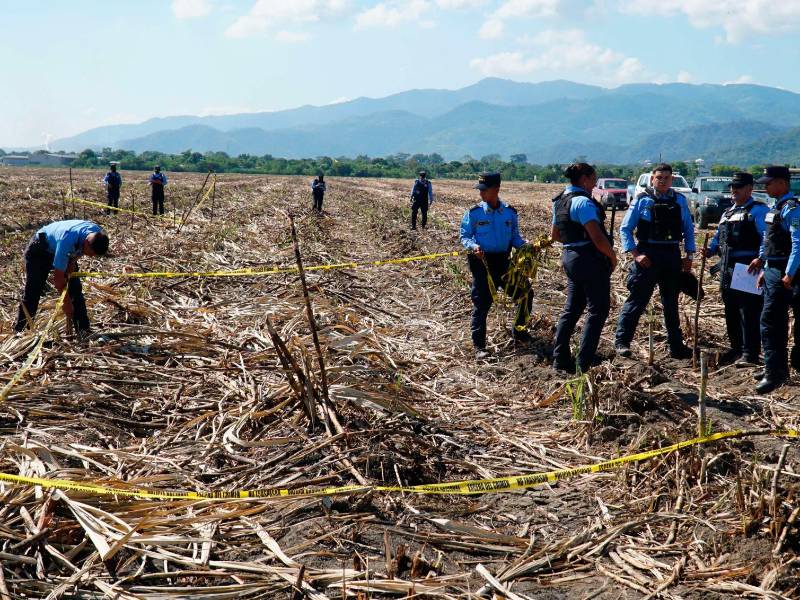 <b><span class=mln_uppercase_mln>Procedimiento.</span></b> Las autoridades realizaron el levantamiento de los esqueletos y los llevaron a la morgue.<span class=mln_uppercase_mln> </span>