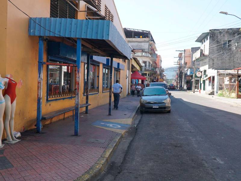 <b><span class=mln_uppercase_mln>Inactividad.</span></b> En el punto de los taxis colectivos no había ninguna unidad por temor a represalias.<span class=mln_uppercase_mln> </span>