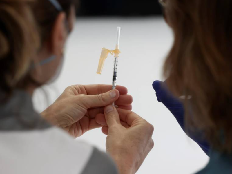 Francisco Morazán avanza con la vacunación, el 85% de su población apta tiene una dosis. Imagen de archivo.