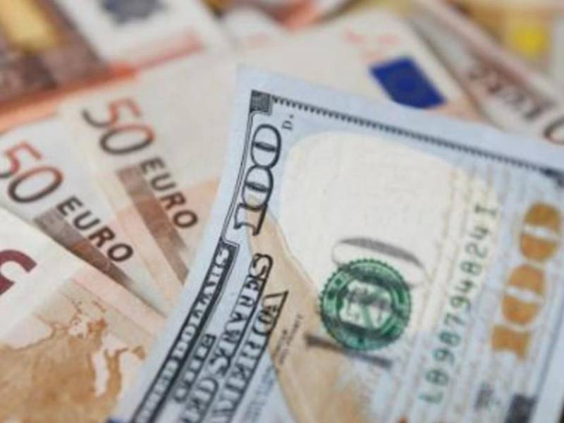 El euro se cambia este lunes a 0,9964 dólares tras registrar una nueva caída.