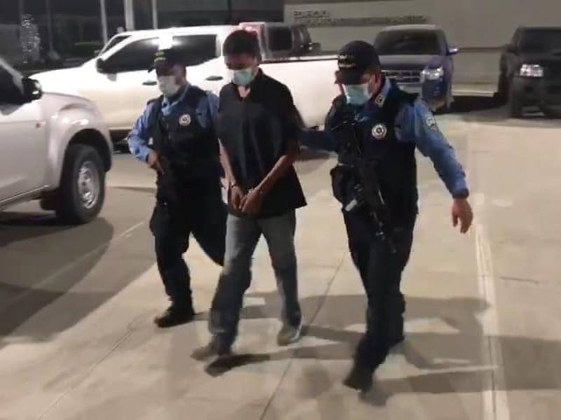 Uno de los detenidos es Josué Laureano Velásquez Suazo (18).