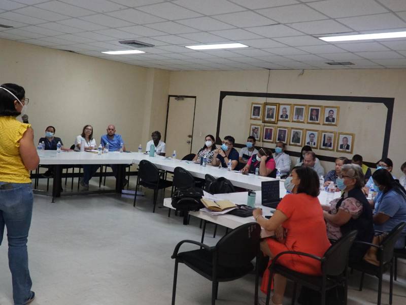 <b>El comité de salud se reunió el jueves para plantear medidas preventivas.</b>