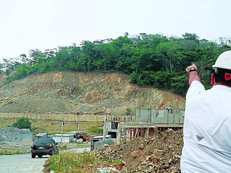 La constructora Palada explicó que ellos construyen abajo de la cota 140 como manda la ley.