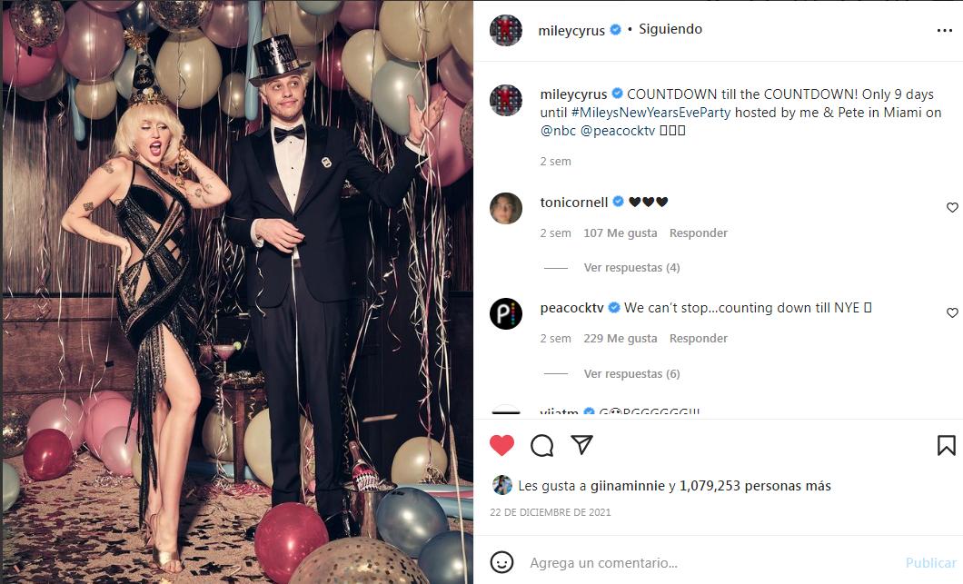 Miley Cyrus publicó varias fotografías y videos junto a Pete Davidson para promocionar el especial musical del pasado 31 de diciembre.