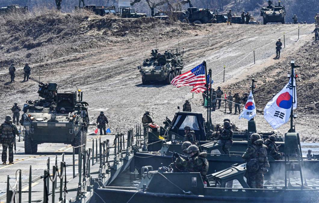 En un gesto poco habitual, el ejército de <b>Corea</b> <b>del</b> <b>Sur</b> informó este mes de que las fuerzas de élite de ambos países realizaron previamente simulaciones de ataques de precisión contra instalaciones clave <b>del</b> Norte.