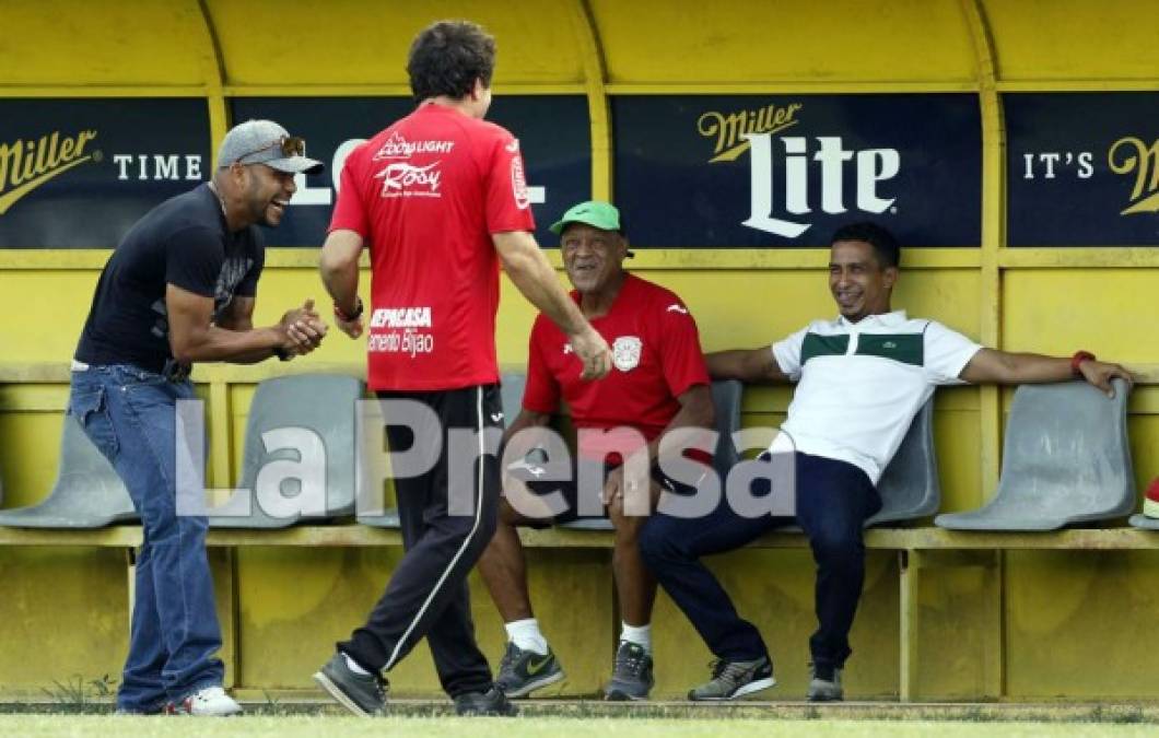 Mario Berríos también llegó con Emil Martínez al entrenamiento del Marathón.