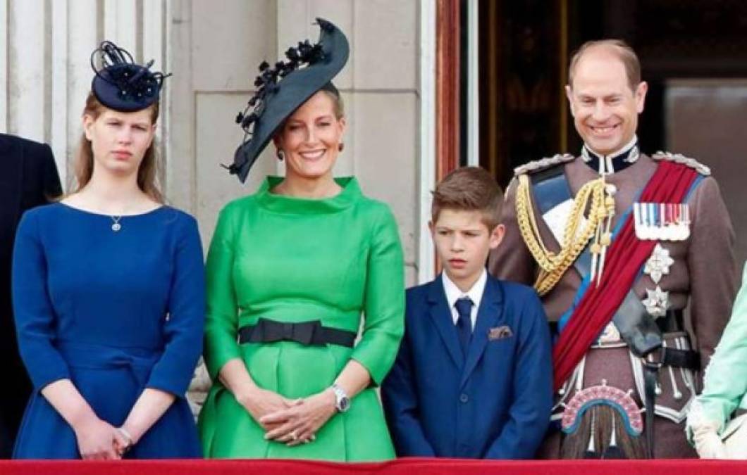 El príncipe Edward, hijo menor de la reina Isabel, tiene derecho al título de duque de Edimburgo cuando fallezca su padre, el príncipe Phillip, actualmente hospitalizado.