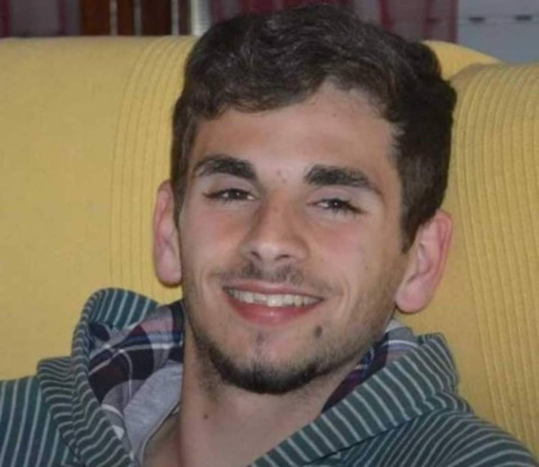 Se comprobó que el cuerpo del futbolista italiano no presentaba herida por arma de fuego o arma blanca, pero sí hematomas y abrasiones en la zona del cuello. Foto Facebook Samuele De Paoli.