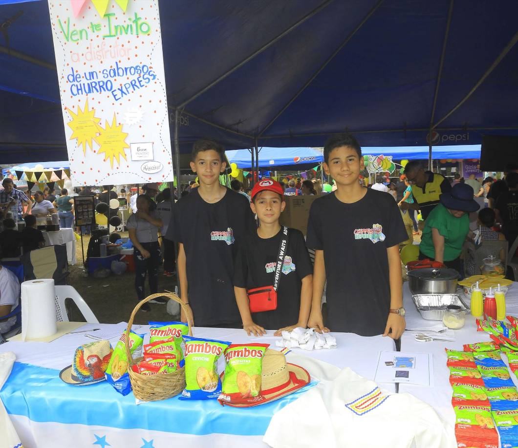 ”Churros express” es otro de los proyectos de séptimo grado, estos chicos emprendieron con su venta de Zambos preparados con repollo y carne molida, un gustito muy tradicional en nuestro país.