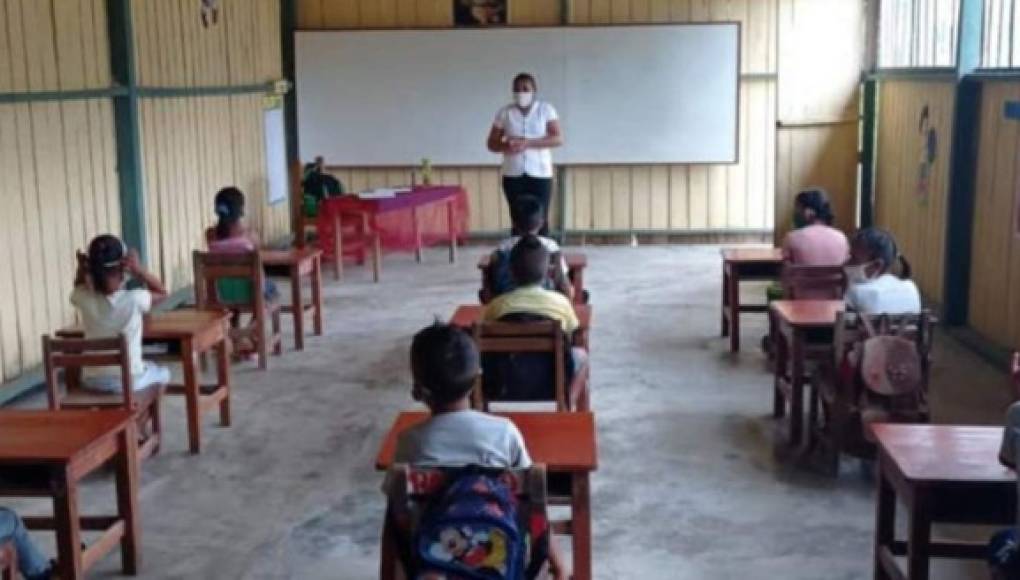 Honduras: Docentes con dosis contra el Covid-19 deben presentarse a los centros educativos