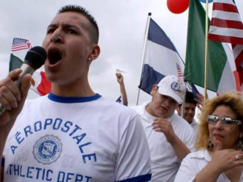 Miembros de la Liga de Ciudadanos Latinoamericanos Unidos (LULAC) manifestaron su opinión sobre la reforma migratoria pidiendo que se apruebe lo más pronto posible. EFE/Archivo