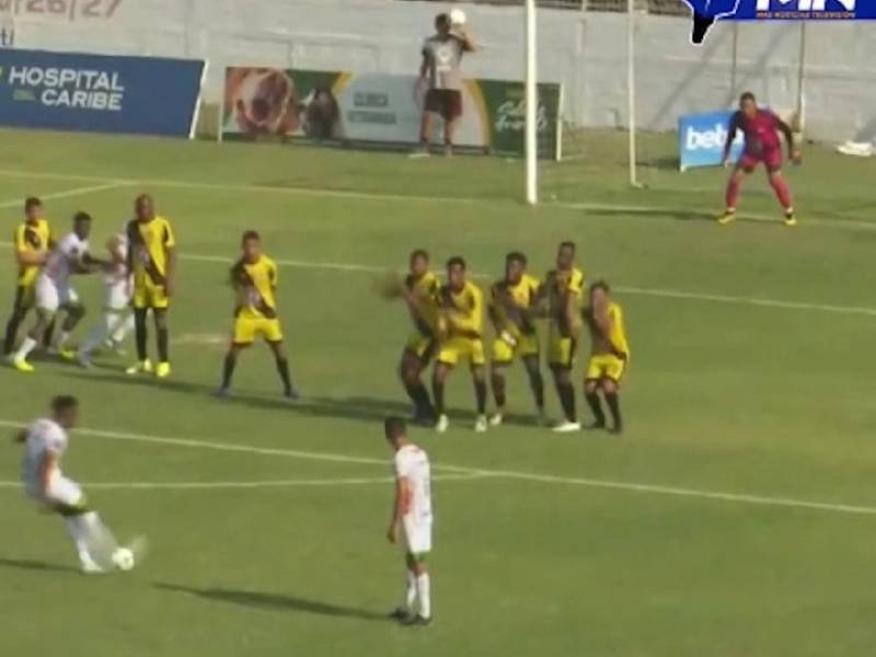 Así fue el golazo de tiro libre de Platense para el empate ante Génesis