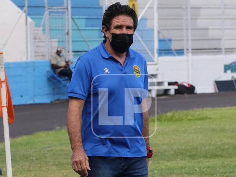 El entrenador de Real España Héctor Vargas denuncio el hecho, ya que no es primera vez que el árbitro central Óscar Moncada esté involucrado en polémica con los protagonistas de la Liga Nacional.