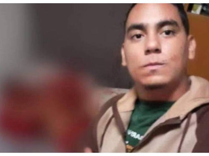 Brayan Aguirre posó con el cadáver de Nelson Cálix.