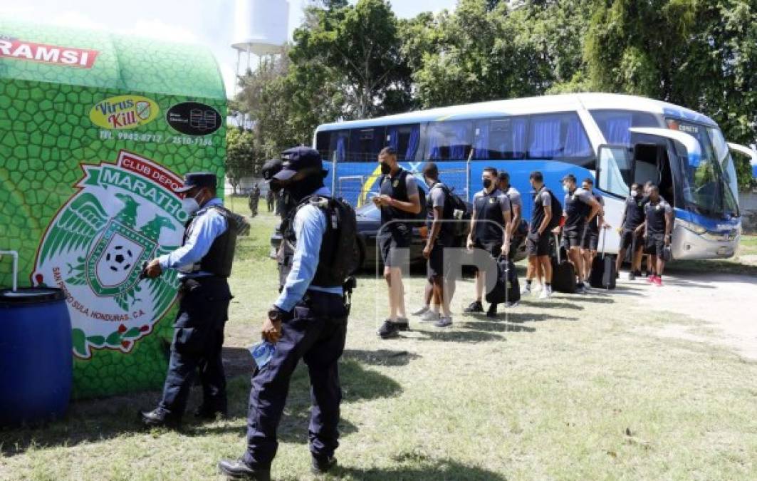 La llegada del plantel del Real España al estadio del Marathón.