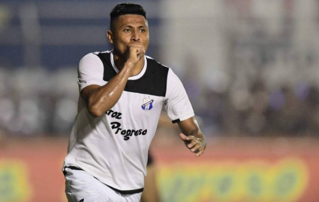 Frelys López: Tras haber sido una de las figuras que salvó al Honduras Progreso del descenso, el delantero anunció que posiblemente no siga en el club progreseño ya que cuenta con ofertas, entre ellas del Motagua. 'Lo más probable es que no siga, veremos que pasa', dijo.