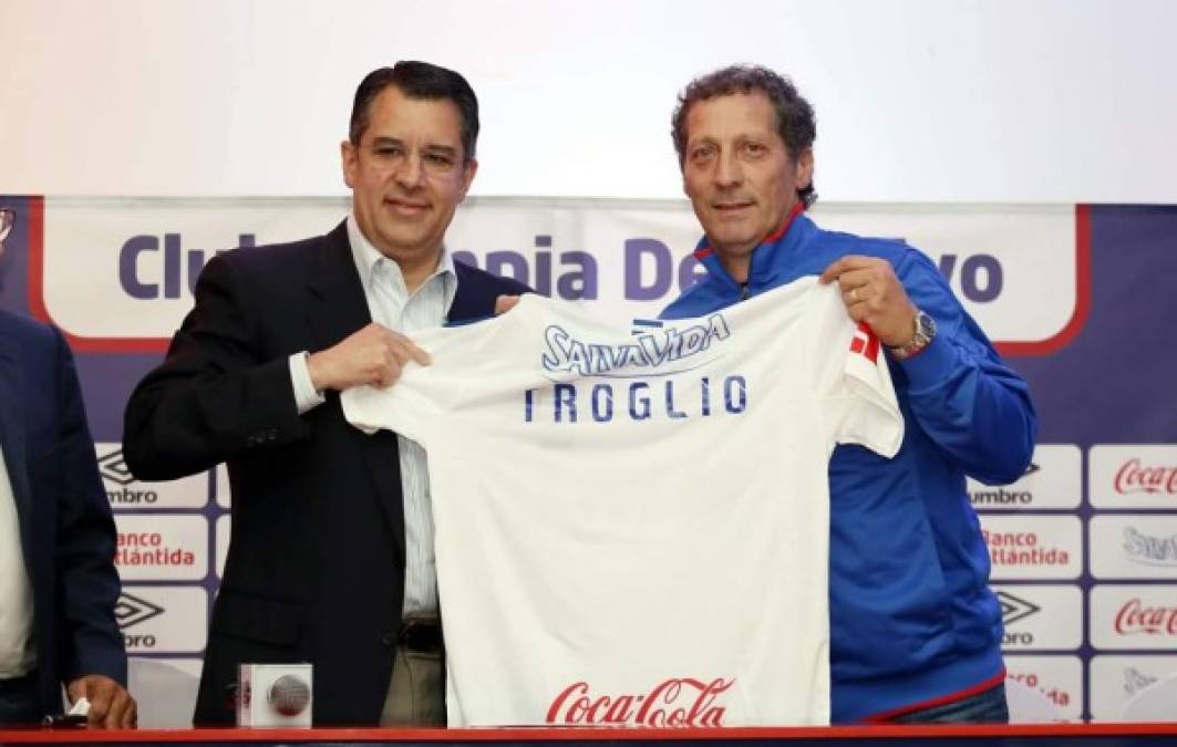 El Olimpia ha presentado a su nuevo entrenador, el argentino Pedro Troglio, quien llega en reemplazo del uruguayo Manuel Keosseián. 'Estoy muy feliz, me motiva llegar a un club grande, tengo el apoyo de mi familia', aseguró.