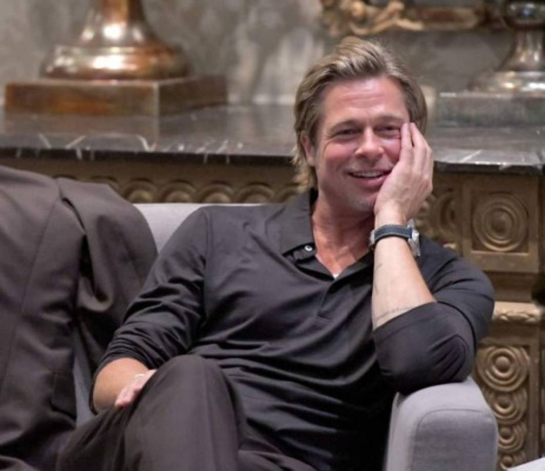 El actor parece vivir su mejor momento, que para algunos, es el resultado de su soltería, ya que por primera vez en mucho tiempo disfruta del spotlight sin tener a una famosa por pareja, como Angelina Jolie, Jennifer Aniston o Gwyneth Paltrow - todas sus parejas formales desde mediados de 1990 hasta el 2016. MIRA: <a href='https://www.laprensa.hn/inicio/1247206-411/brad-pitt-y-sus-presuntas-novias-desde-su-separacion-de-angelina-jolie' style='color:red;text-decoration:underline' target='_blank'>Brad Pitt y sus presuntas novias desde su separación de Angelina Jolie</a>