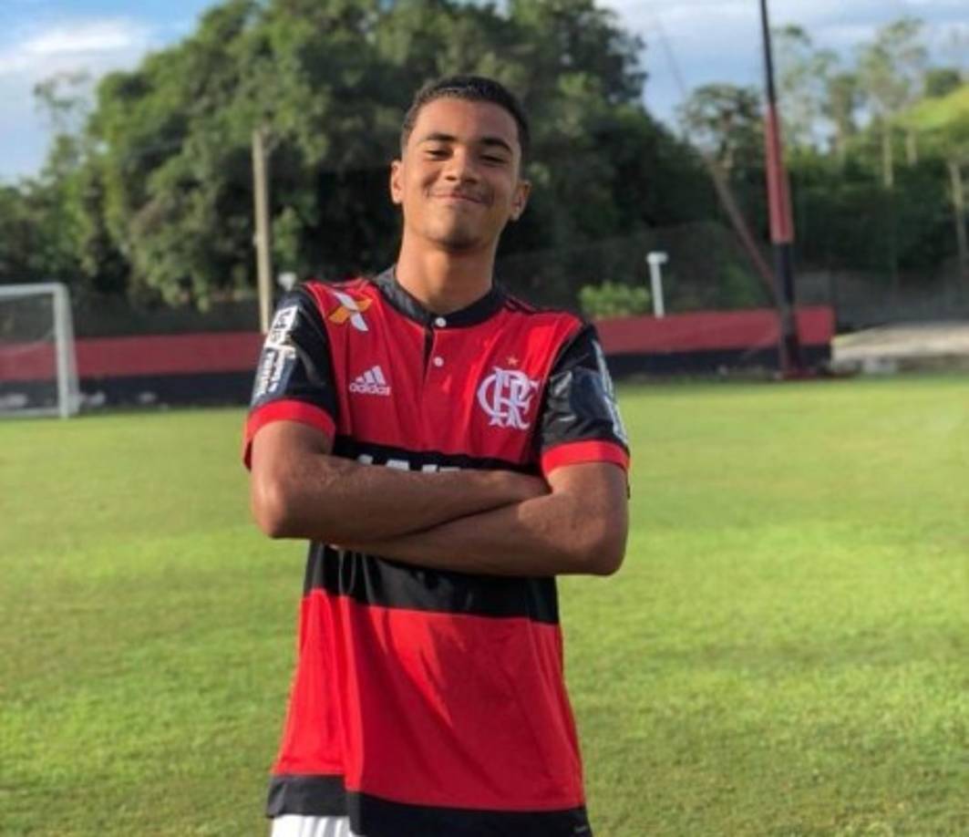 Arthur Vinicius - Este defensa de 14 años cumplía los 15 ek sábado y su familia ya estaba preparándose para asistir a su cumpleaños, pues él es originario de otra región.