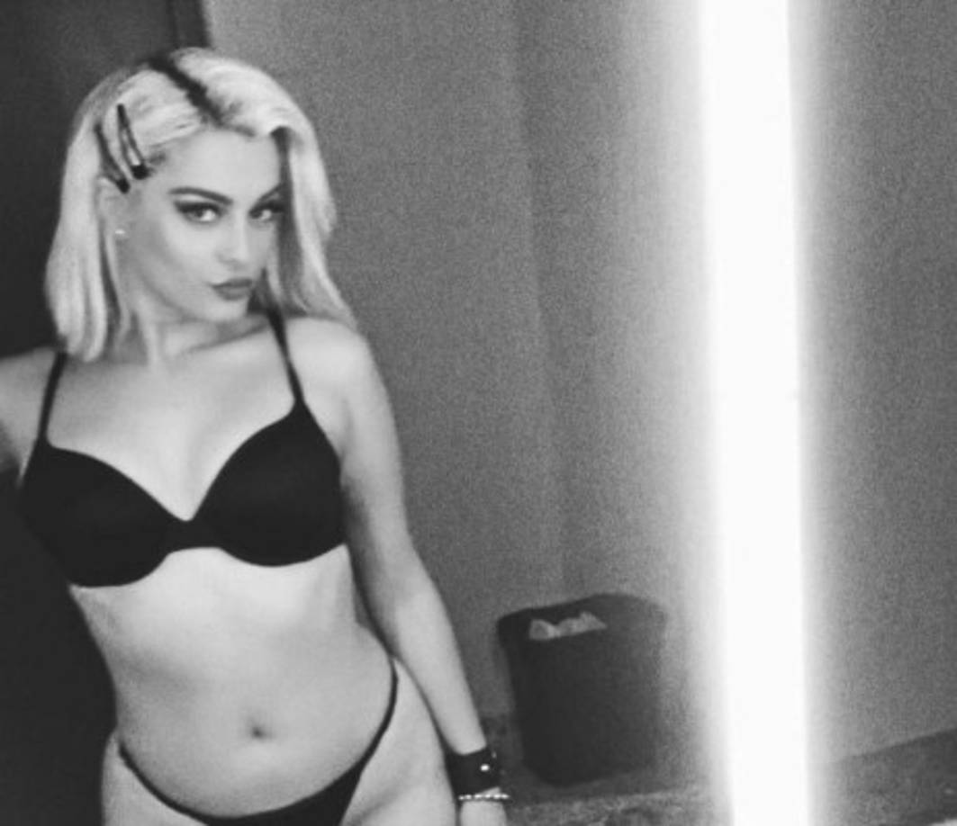 Salta a la vista que al hombre que se le ocurrió decirle recientemente que ya no tenía edad para seguir subiendo fotos en ropa interior a Instagram no estaba al corriente de ese último detalle, ya que ella ha vuelto a hacer lo mismo: compartir con sus casi nueve millones de seguidores el comentario tan absurdo y ofensivo que había tenido que escuchar de un supuesto profesional de su campo. Y lo ha hecho acompañando su comunicado de un selfie suyo en sujetador y tanga, para dejar claro lo que opina al respecto.<br/>