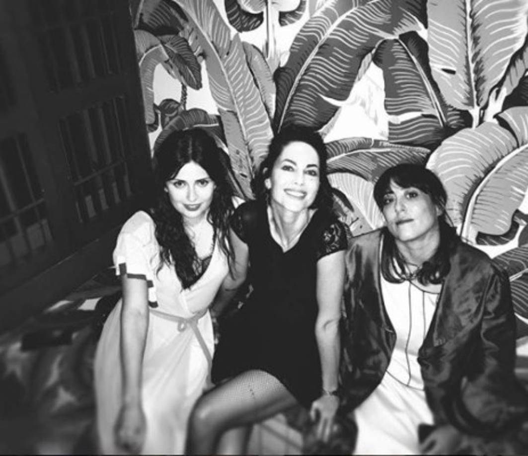 Aunque la actriz no ha publicado absolutamente nada, algunas de sus amistades han compartido imágenes que apuntan a que podría haber algo más que una amistad entre ella y Fernando Rovzar, director y productor de cine.