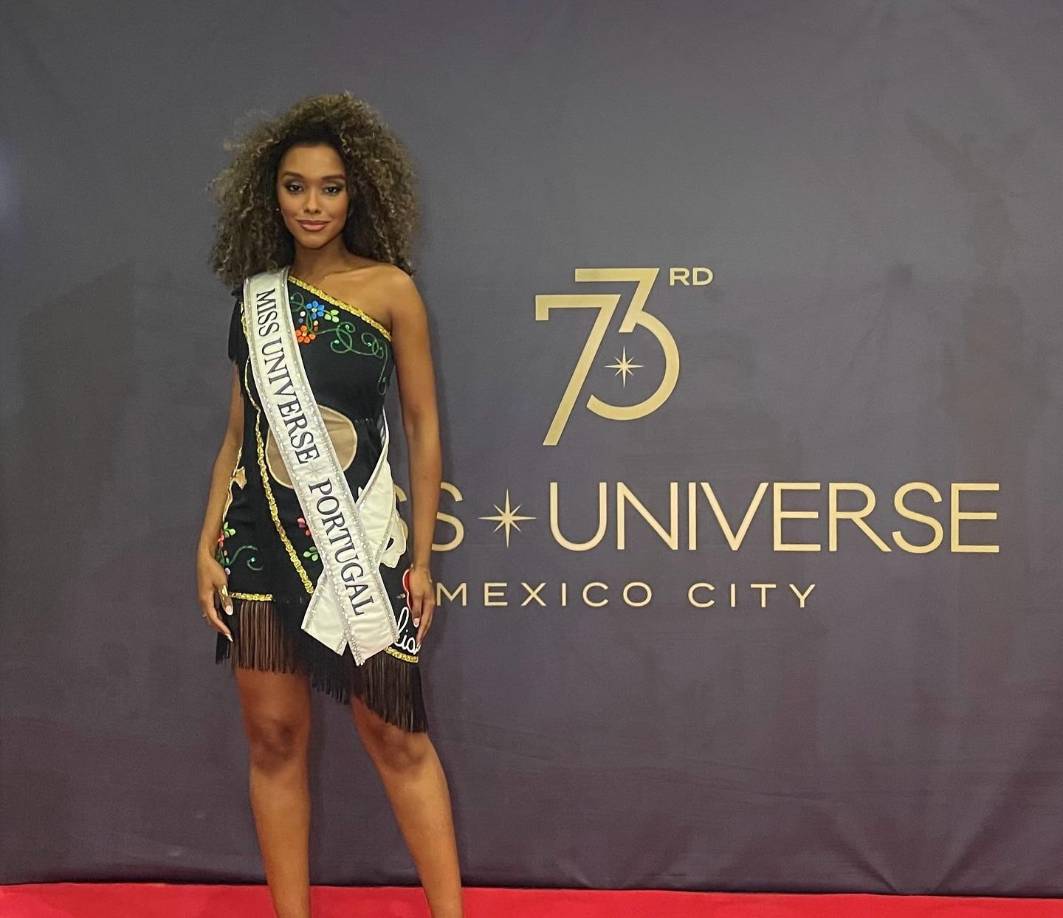 “Feliz de que no haya ganado, me avergüenzo de la forma que se presentó vestida de Nuestra Señora”, “Elección pésima”, “una vez más Portugal toca fondo”, “¿Traje tradicional de Portugal?” son algunas de las reacciones de los internautas.