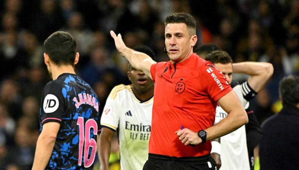 El mensaje de Estrada da a conocer un detalle que, para su opinión, hace que el conjunto sevillista pueda abrir una reclamación.