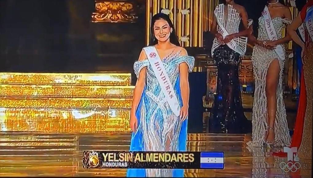 Miss Honduras Mundo lució un hermoso vestido ajustado a su cuerpo, color azul con detalles plateados.
