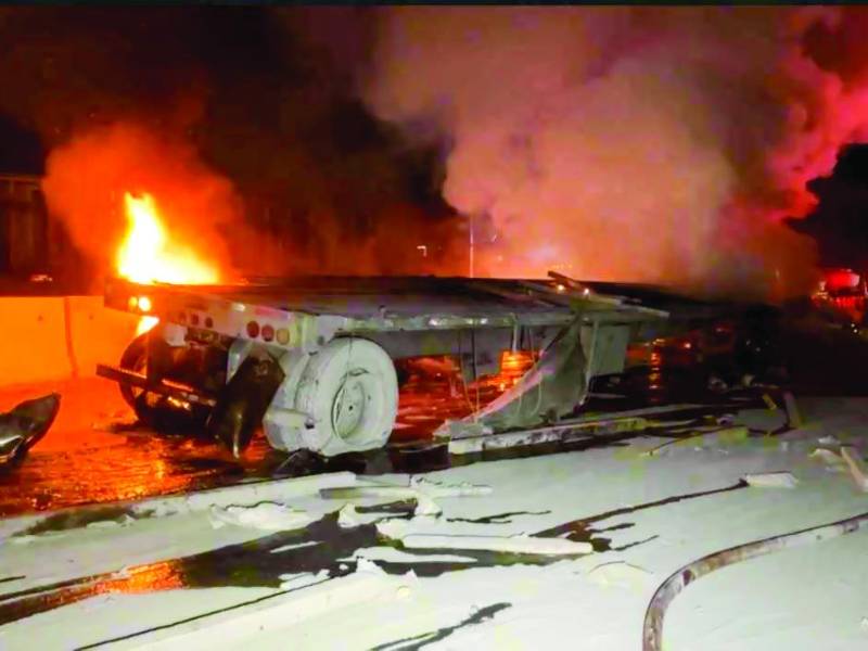 El percance provocado por la rastra cobró la vida de Guadalupe Argueta y dejó cuatro heridos y quemados. Parientes de la víctima y vecinos exigen que quiten el peaje de ese lugar.