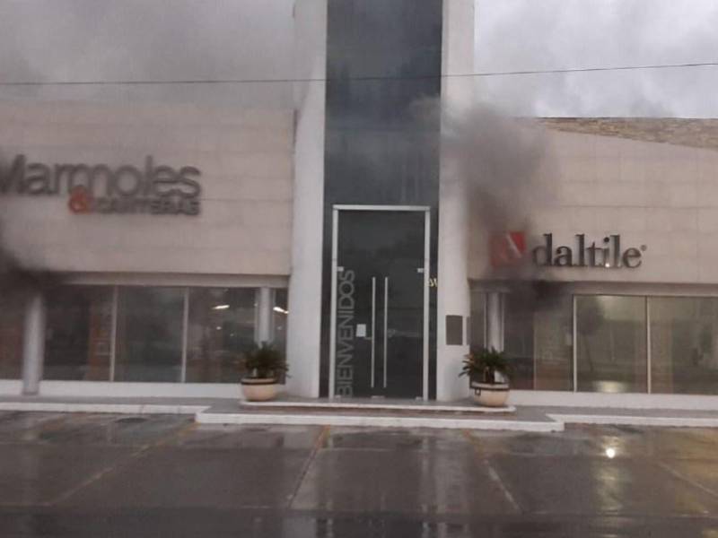 Saqueos, incendios y tiroteos ponen en alerta a las autoridades de Nuevo Laredo, México.