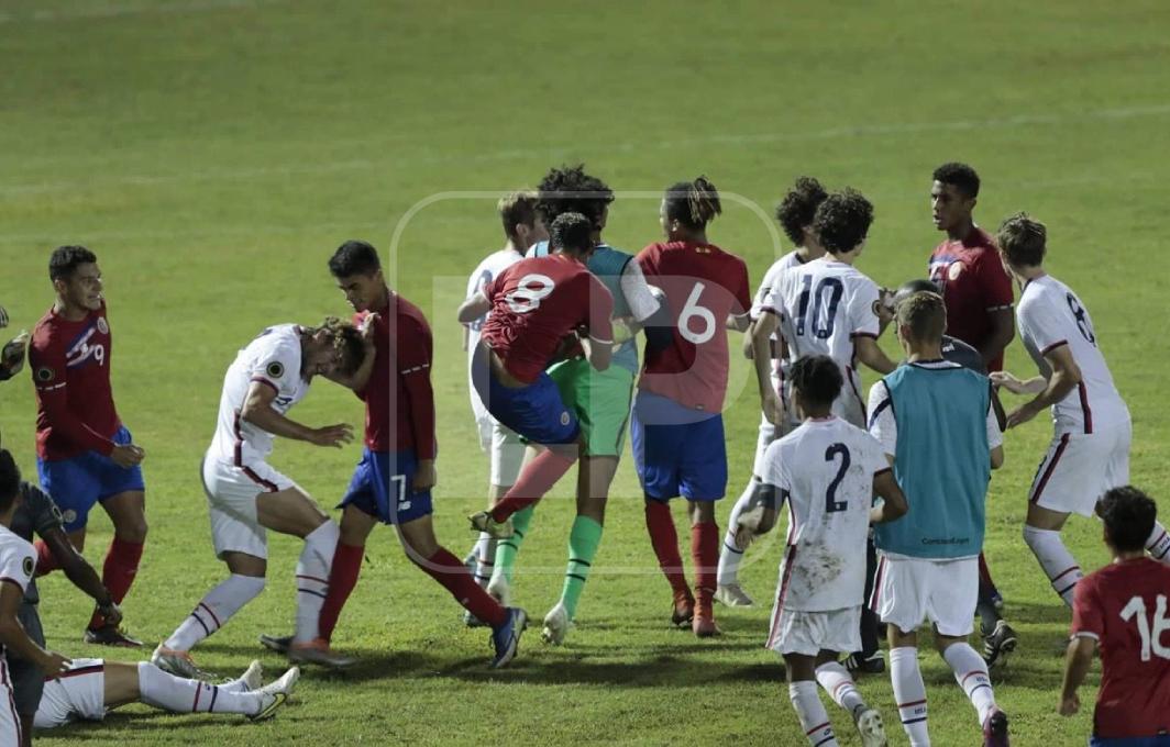 Concacaf anuncia severos castigos tras zafarrancho en el Costa Rica vs Estados Unidos; hay 10 sancionados