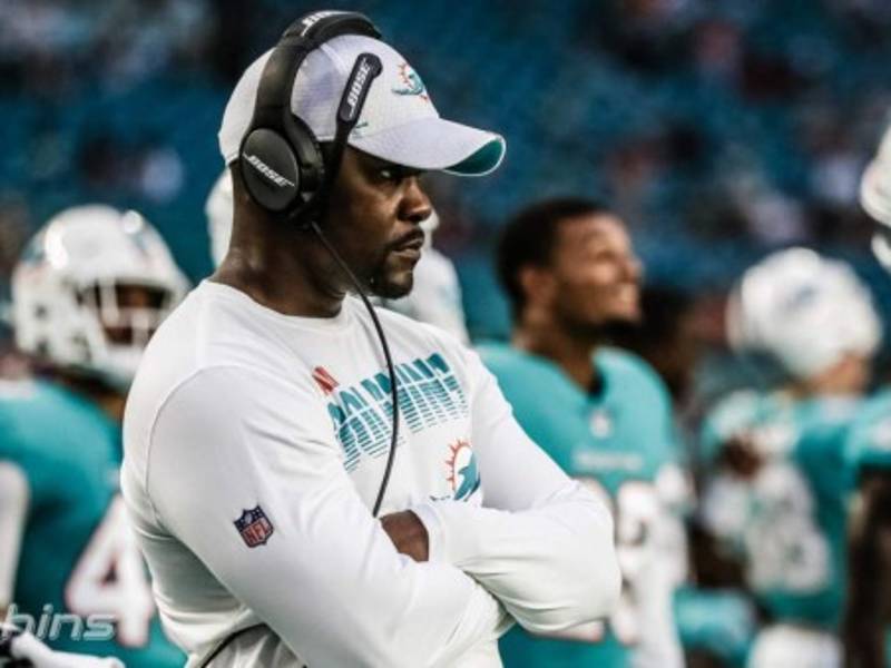 Brian Flores lo intentó, pero no pudo clasificar a los Dolphins.