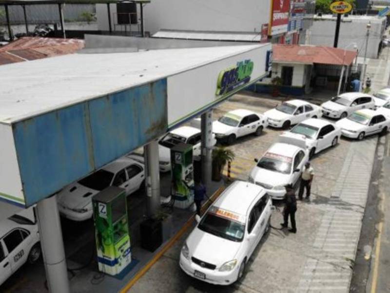 En el momento del proceso de venta se debe evitar de manera respetuosa saludos de contacto físico con clientes, advierten las autoridades.