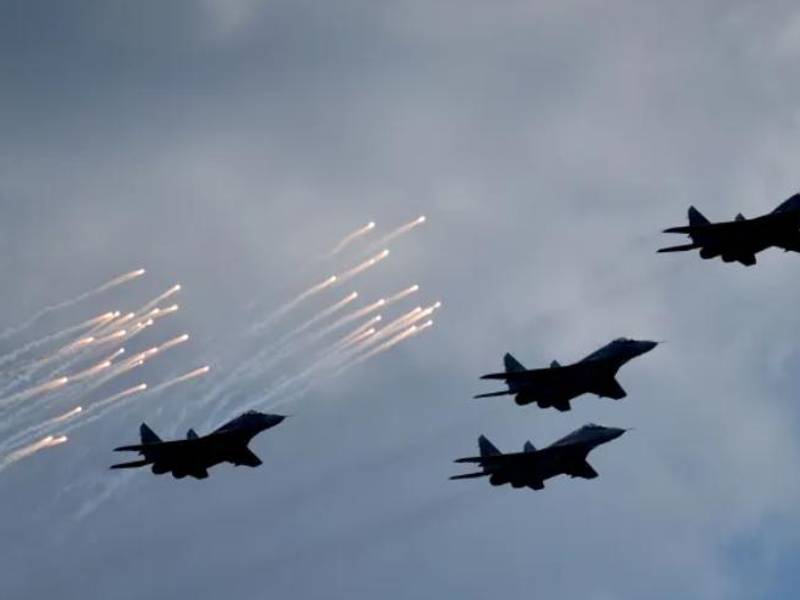 Zelenski pidió a Estados Unidos decidir “rápido” sobre la propuesta polaca de enviarles aviones de combate Mig-29 para ayudar a hacer frente a la invasión rusa.