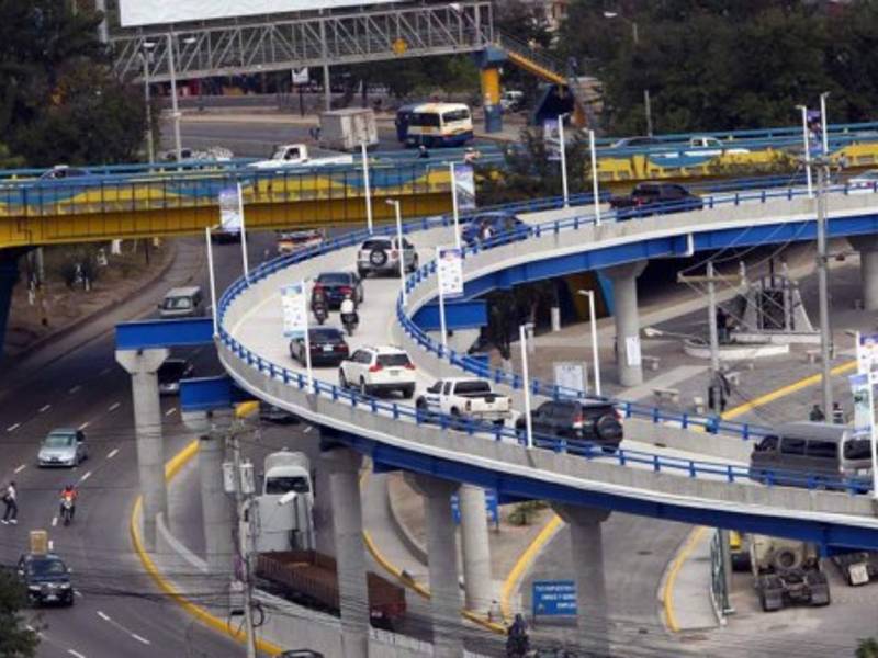 Países con mayor territorio y población como Guatemala y Honduras tienen una red vial mucho menor que países de menor tamaño.