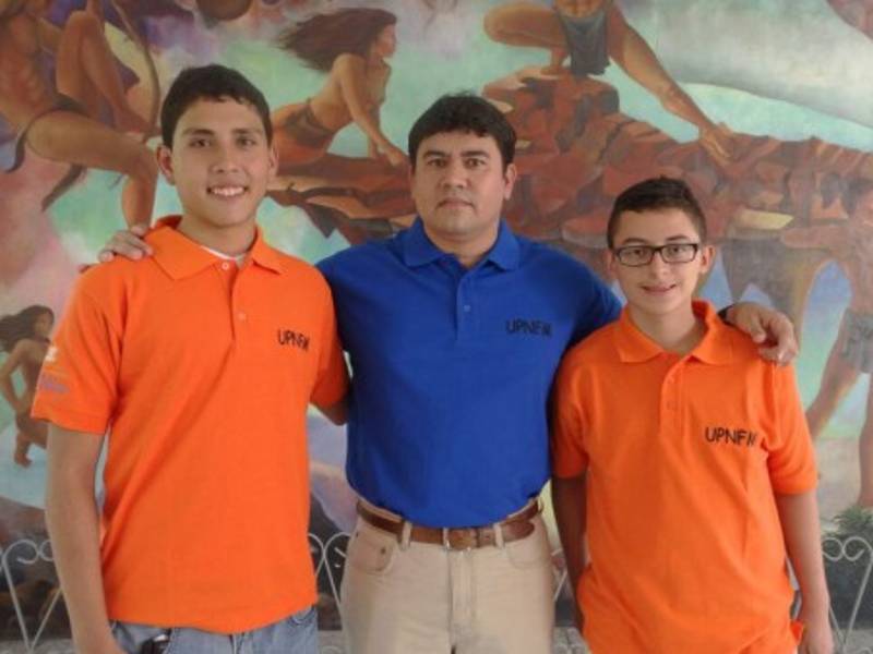 La delegación hondureña está conformada por Andrei Esteban Oses y Cesar Andrés Cárdenas y su tutor Mariano Solórzano.