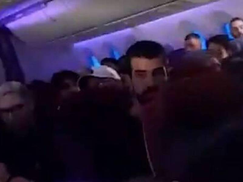 Los pasajeros relataron los momentos de terror que vivieron tras el incidente en vuelo.