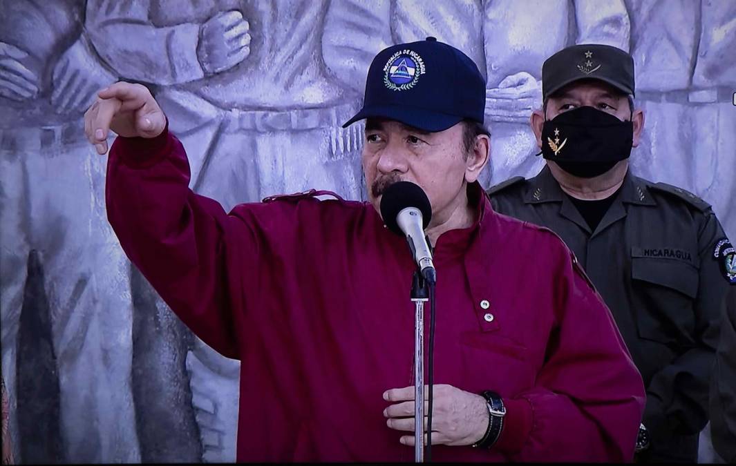 Finalmente, Ortega se refirió al conflicto en Europa: “Esa es la batalla que se está librando en Ucrania. Estados Unidos y Europa no quieren ver a China creciendo económicamente”. Para Ortega, las potencias occidentales “no están preparadas para buscar entendimiento”. “Ellos están preparados nada más para imponer, ocupar, bombardear, asesinar, como lo han hecho a lo largo de la historia”, sostuvo.