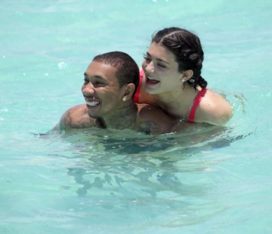 El rapero Tyga, con quien Kylie Jenner retomó su relación el pasado junio, fue el único que no echó mano de sus redes sociales para enviarle sus mejores deseos a su novia en un día tan especial.