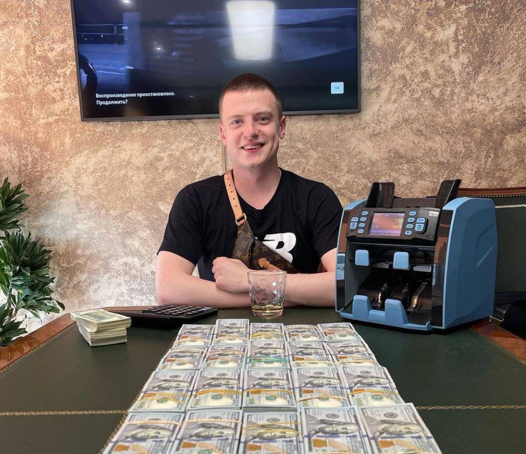 Lo que provocó que la justicia rusa lo encuentre culpable de agresión, por lo que recibió una sentencia de seis meses de trabajos sociales. Tuvo suerte, ya que podría haberle tocado dos años de prisión.