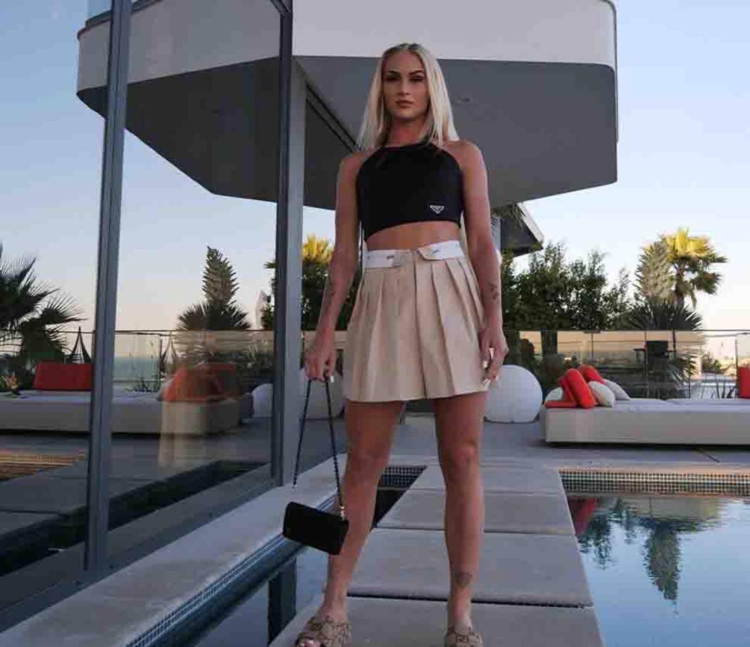 Lehmann no dio ningún detalle sobre quien era esta persona, ni siquiera a qué se dedica, solamente se limitó a decir que es una “celebridad conocida internacionalmente”.