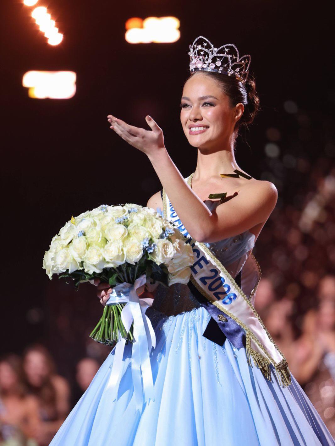 Francia anuncia que sale de la organización Miss Universo