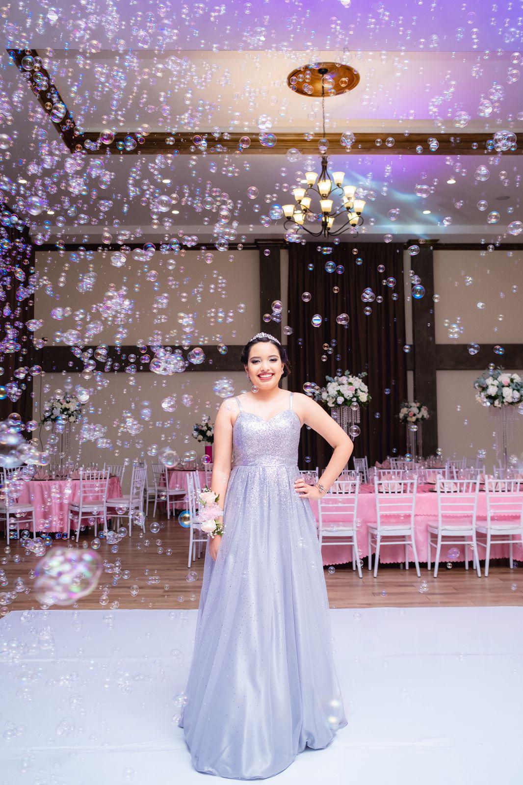 Júbilo y fiesta por los 15 años de Isabella Cáceres