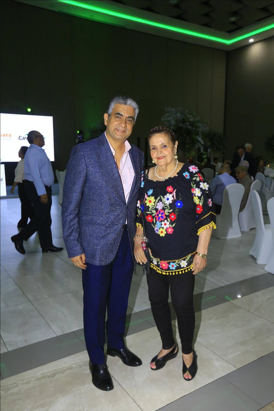 Realizan homenaje por su trayectoria empresarial a Flabio Tinoco