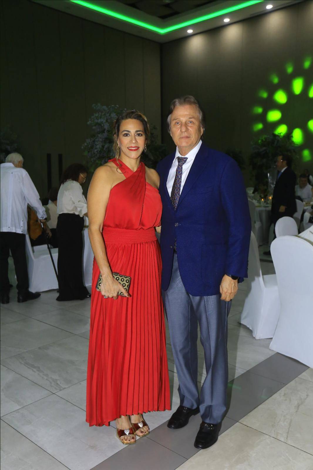 Realizan homenaje por su trayectoria empresarial a Flabio Tinoco