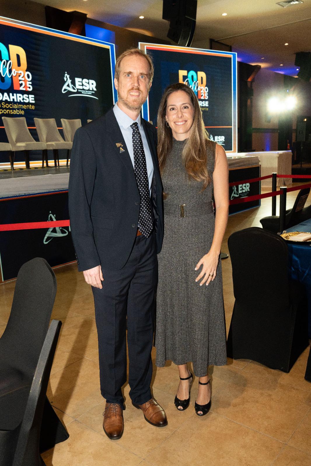 Los selectos invitados en la entrega del Sello FUNDAHRSE 2025